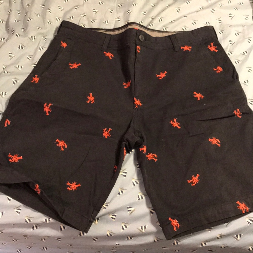 Izod men’s lobster khaki shorts